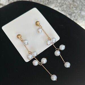 ☘️Elegant Gold and Pearl Drop Earrings